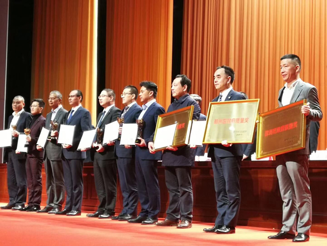 領獎-2020.1-特別貢獻獎2.jpg